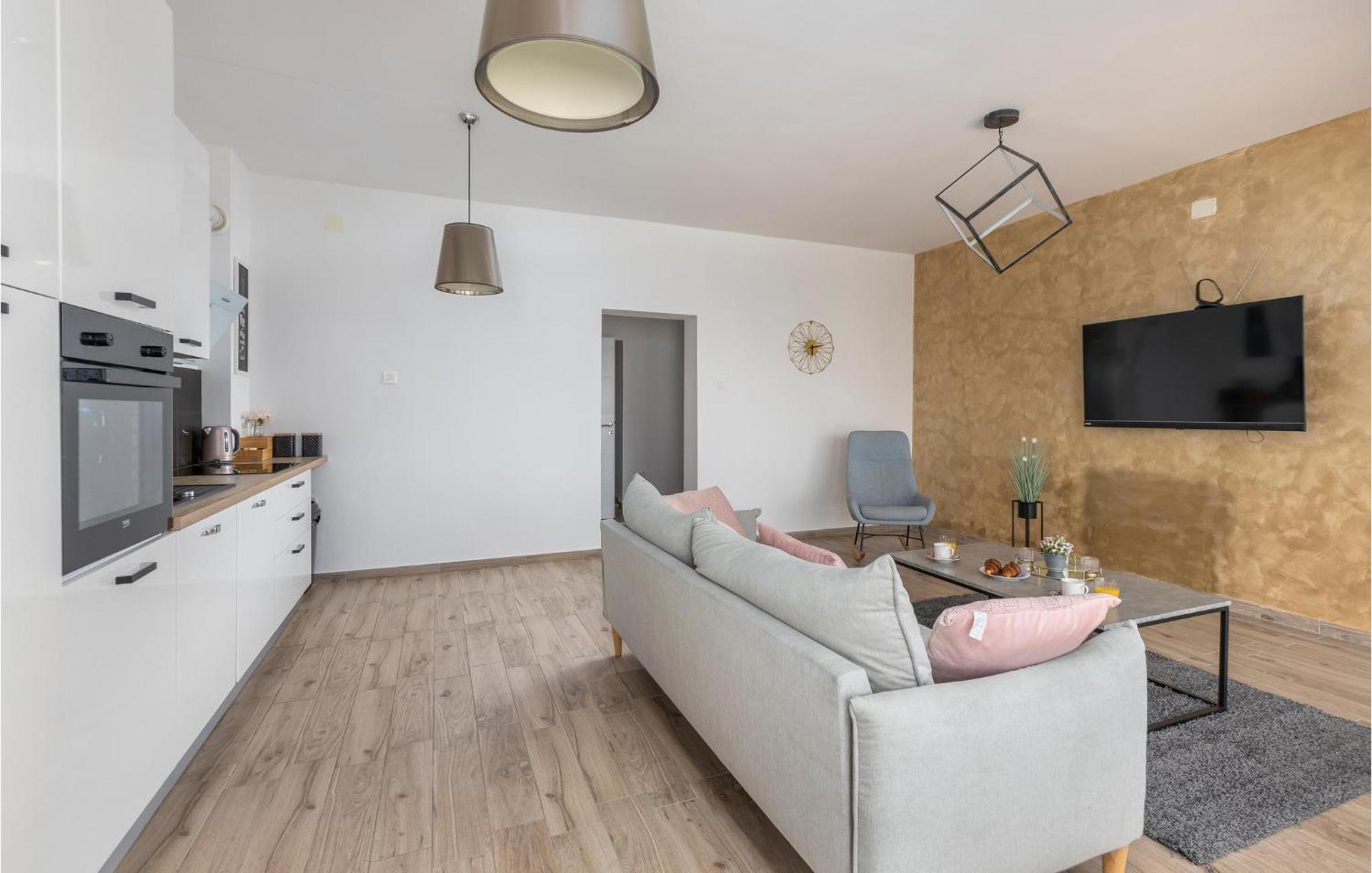 Amazing Apartment In Rijeka With Wifi Ngoại thất bức ảnh