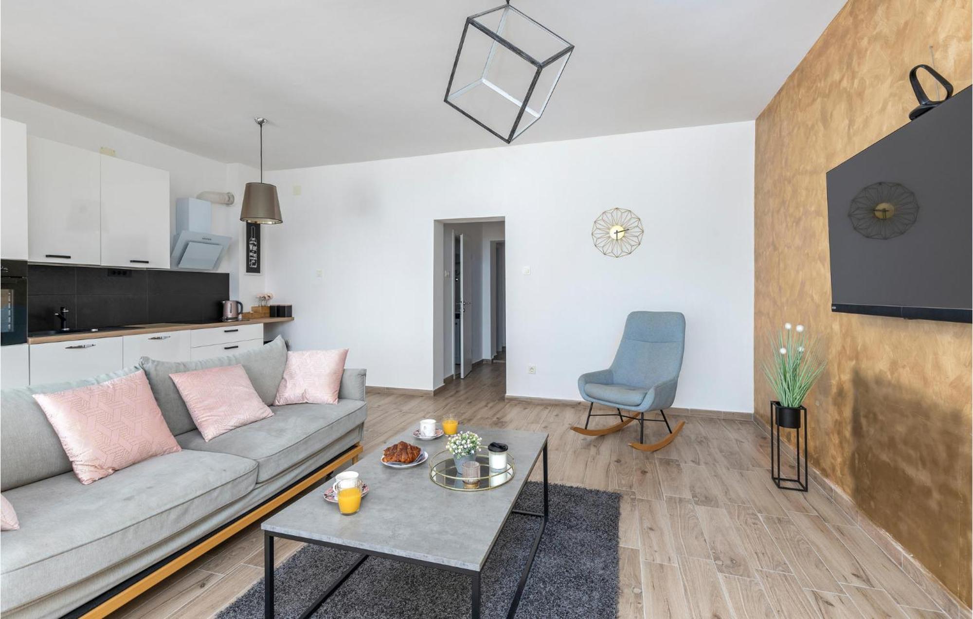 Amazing Apartment In Rijeka With Wifi Ngoại thất bức ảnh